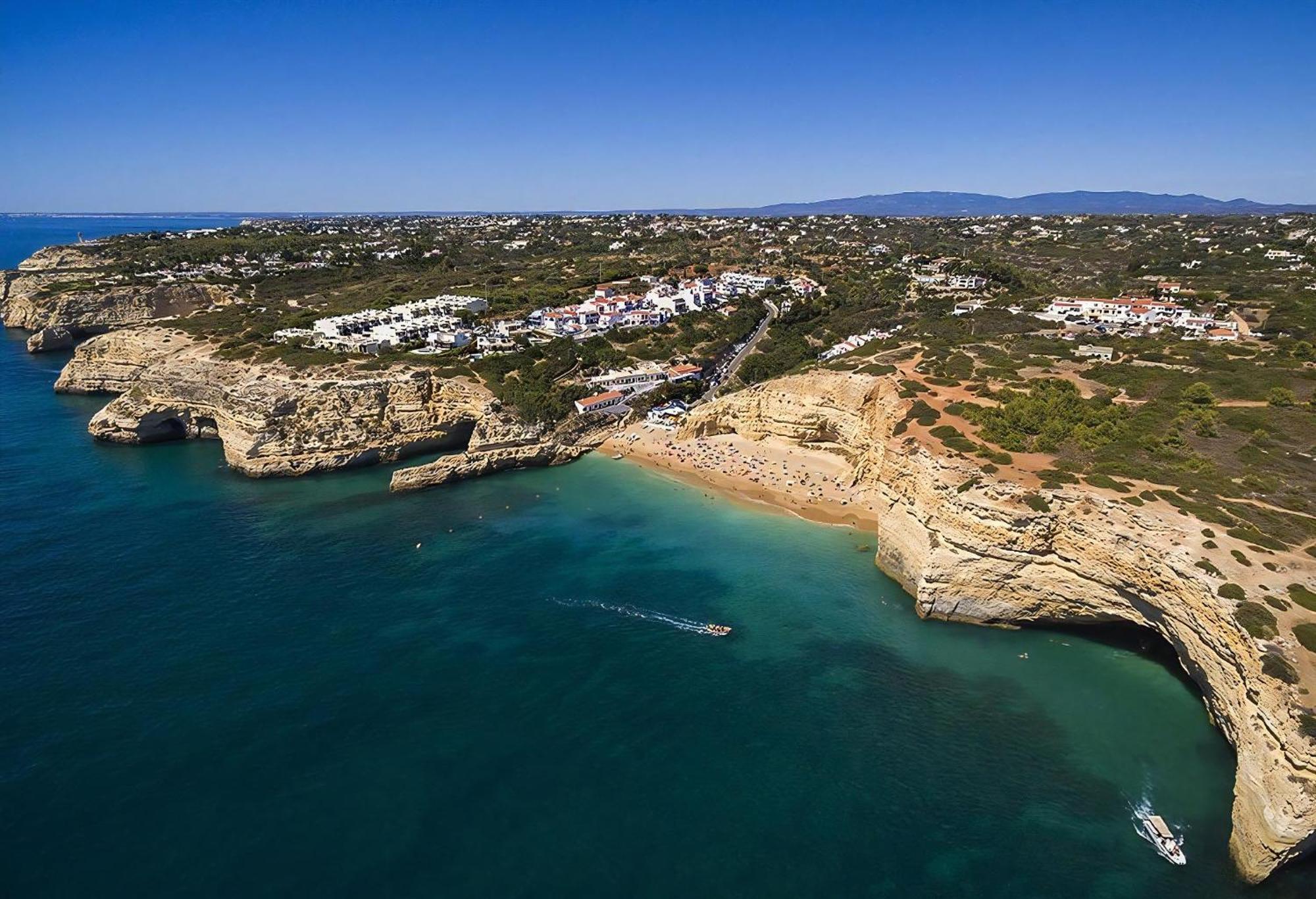Stylish Modern Carvoeiro 2 Bedrooms Benagil Stunning Views Roof Terrace With Private Heated Pool Algarve Lagoa (Algarve)